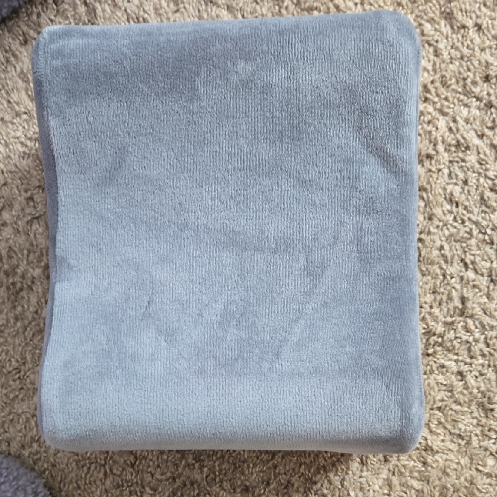 Gray Knee Pillow for Side Sleepers - Picture 4 of 4